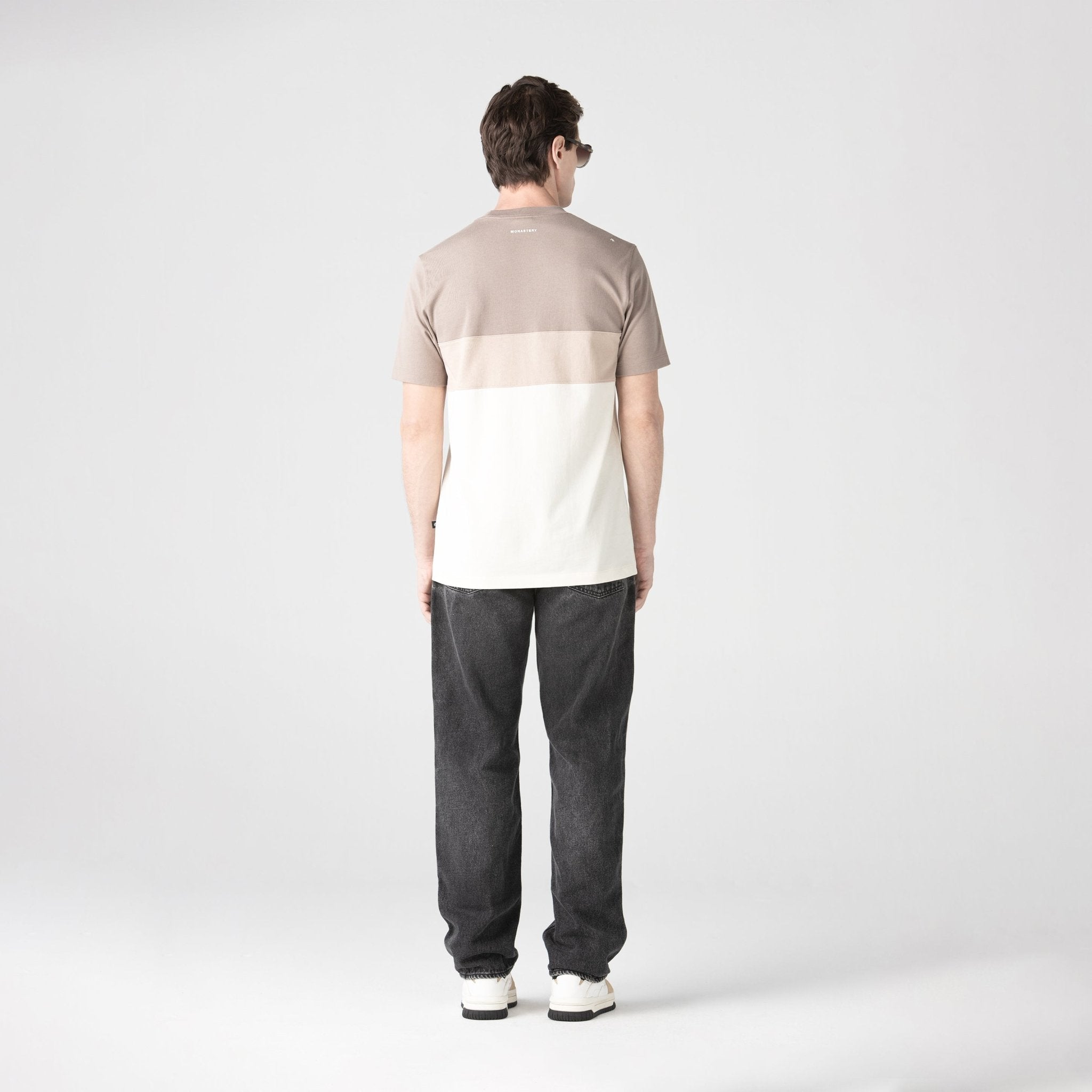 VICTRIX T - SHIRT MEN EGRET - Monastery | Tienda Oficial Colombia