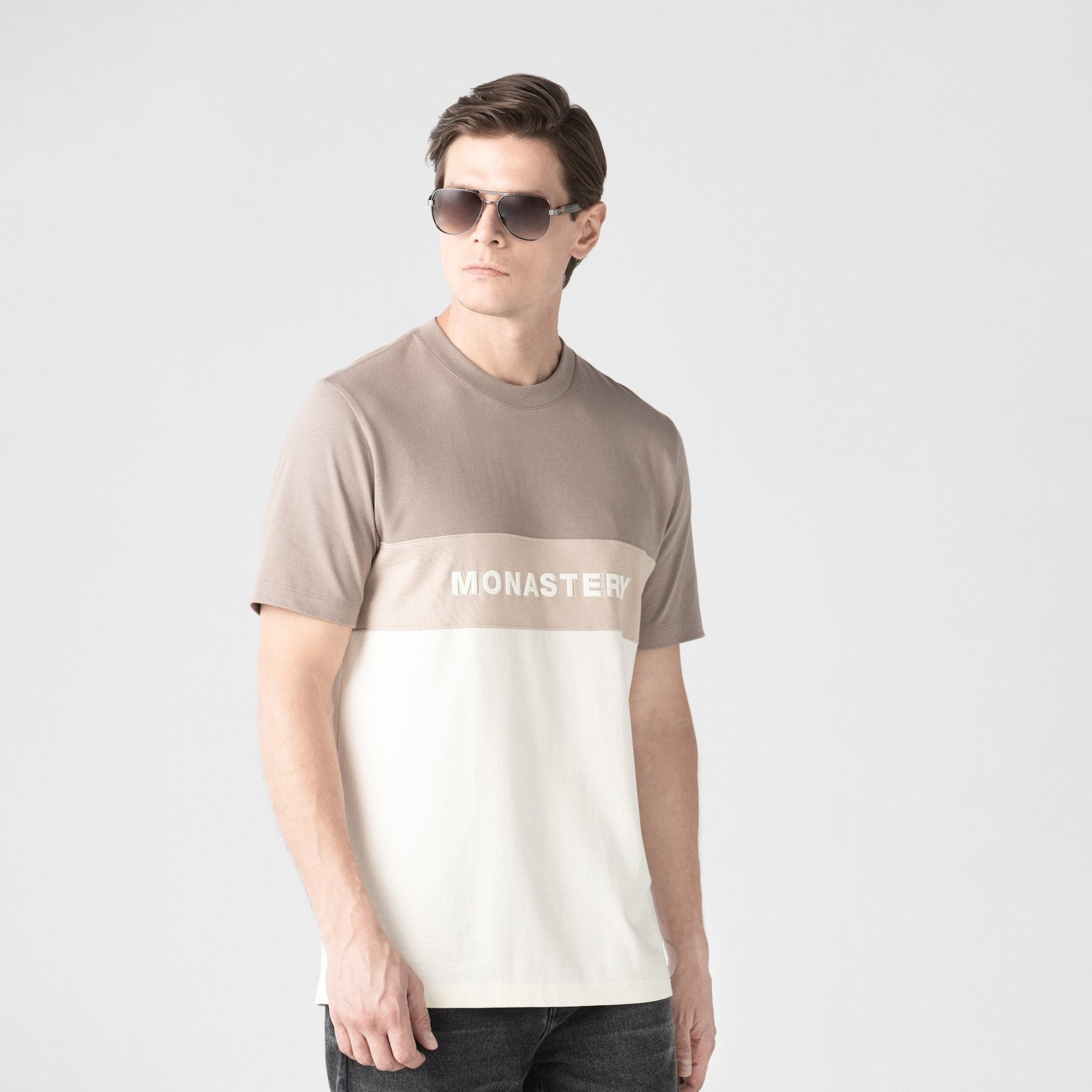 VICTRIX T - SHIRT MEN EGRET - Monastery | Tienda Oficial Colombia