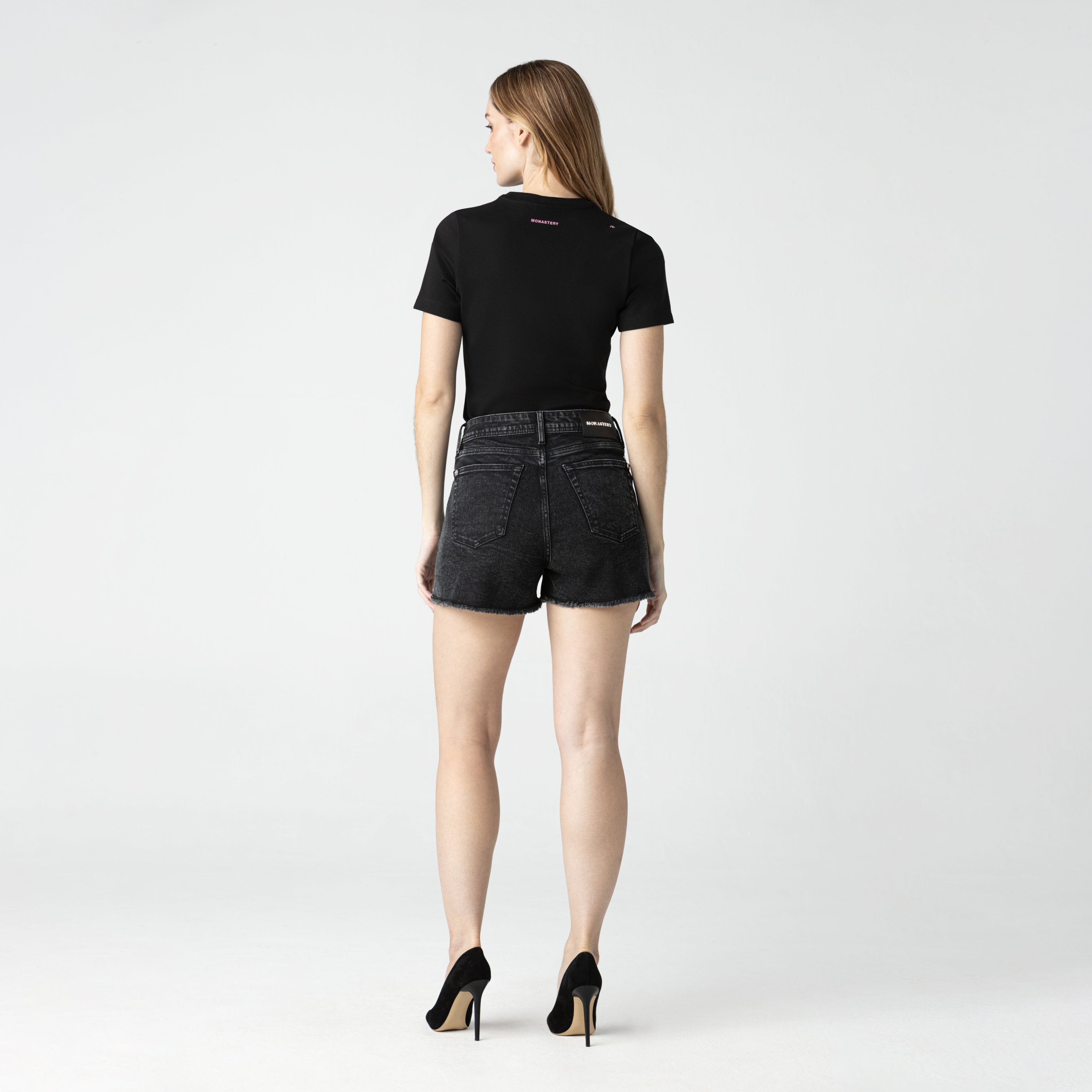 ZHART SHORT WOMEN BLACK - Monastery | Tienda Oficial Colombia